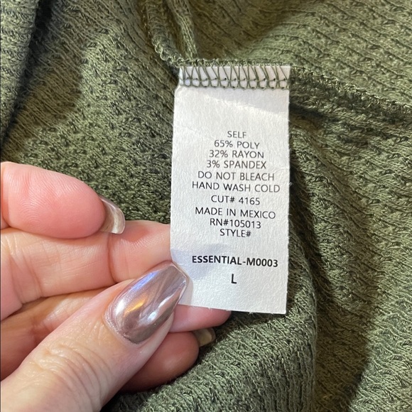 Dear Scarlett Olive Green Waffle Knit Shirt - Cozy and Comfy - Size L - Picture 4 of 5